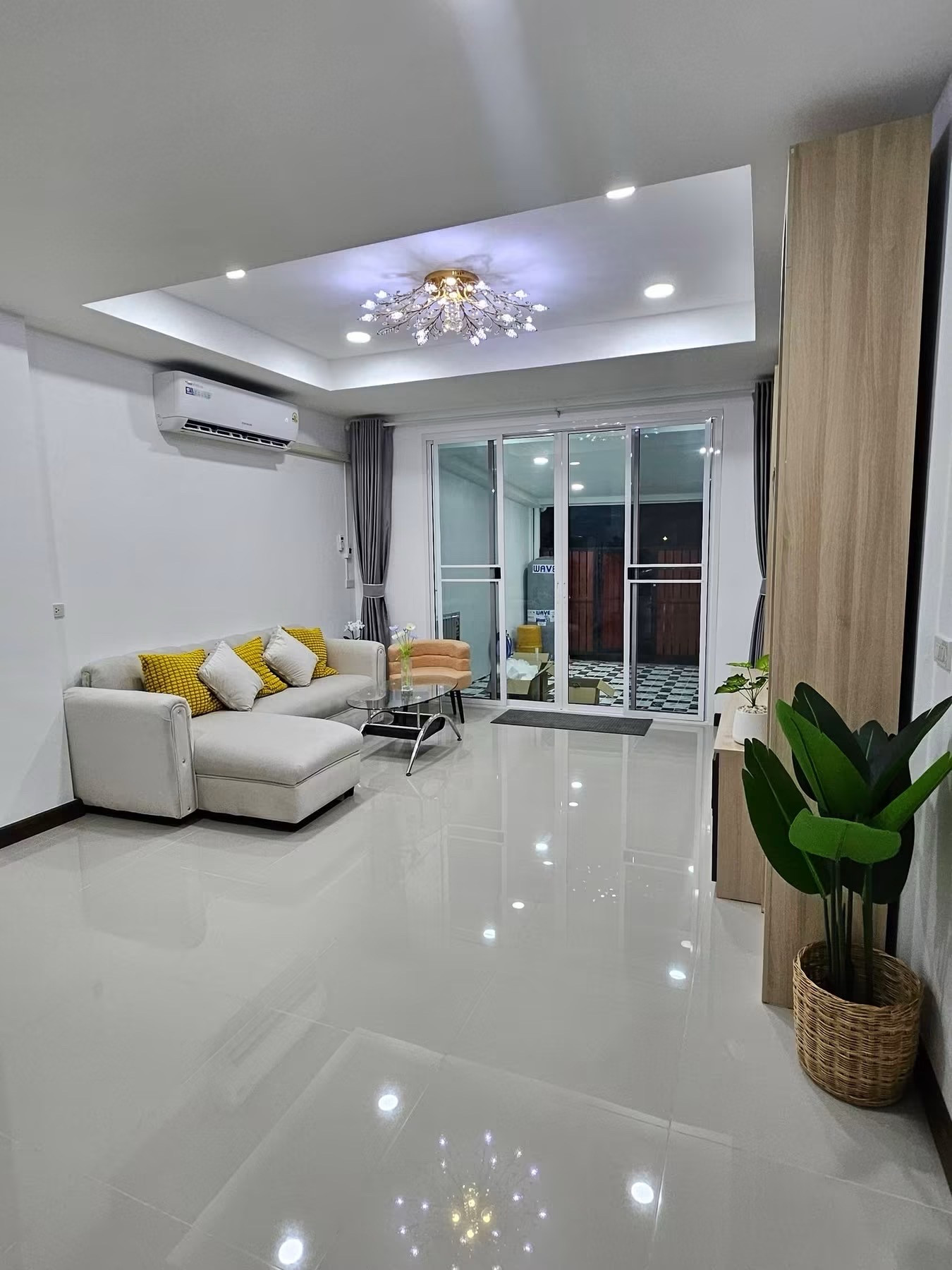 🔆#House available for rent #Huai Khwang #Ratchada ✅️ Location: Pracha Uthit Soi 3, 3-story house, 5 bedrooms, 4 bathrooms, complete with furniture in every room💞