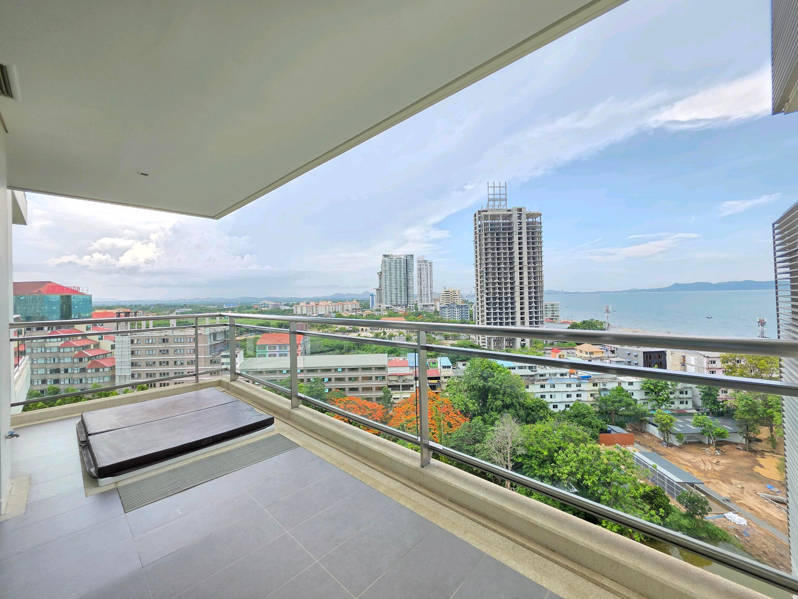Luxury 2-Bedroom Condo for Rent | Reflection Jomtien Beach Pattaya Luxury 2-Bedroom Condo for Rent | Reflection Jomtien Beach Pattaya