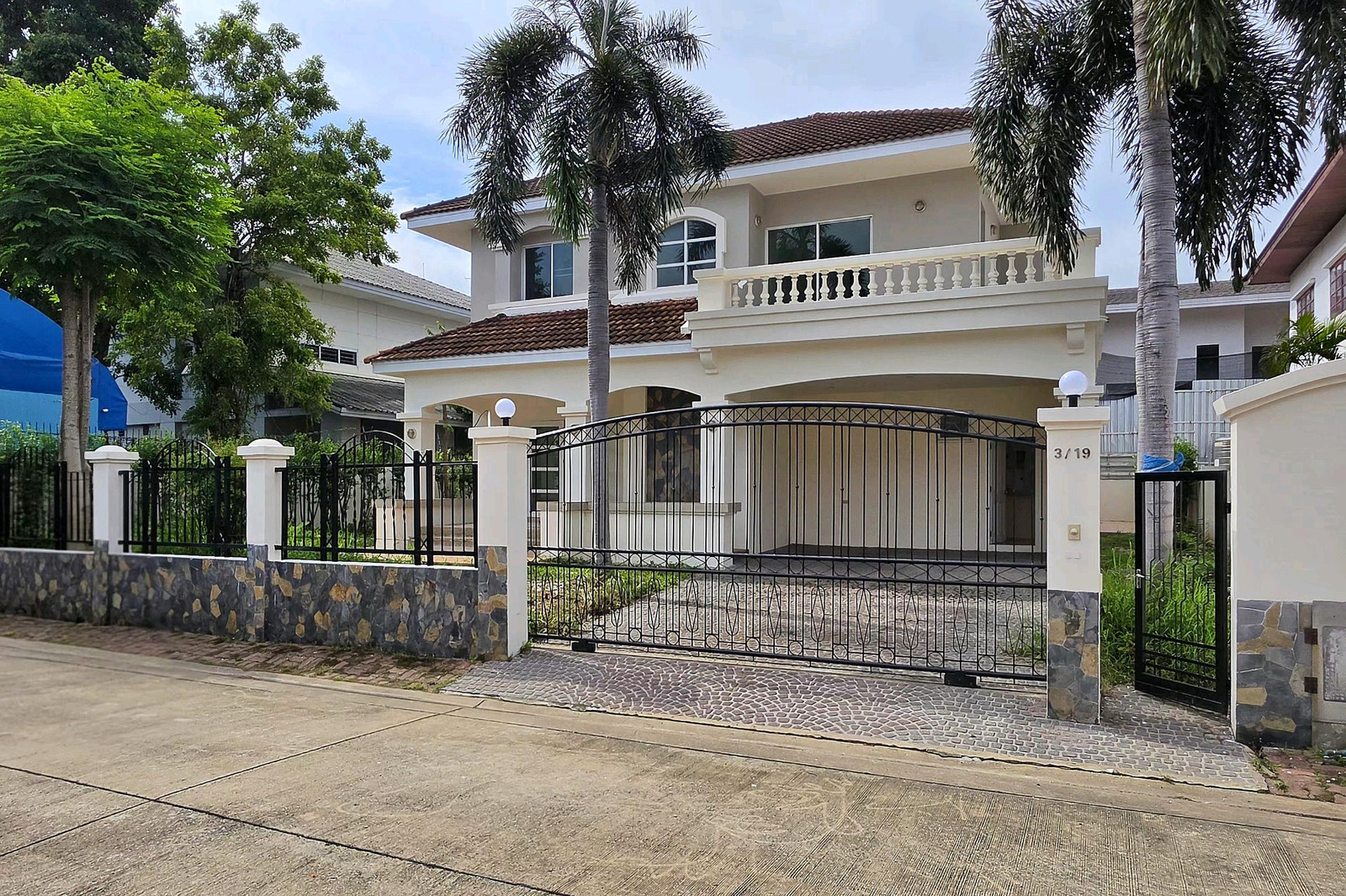 ขายถูก ! บ้านรีโนเวทใหม่ หลังใหญ่ 128 ตรว. หมู่บ้านชัยพฤกษ์ รามอินทรา-วัชรพล ขายถูก ! บ้านรีโนเวทใหม่ หลังใหญ่ 128 ตรว. หมู่บ้านชัยพฤกษ์ รามอินทรา-วัชรพล