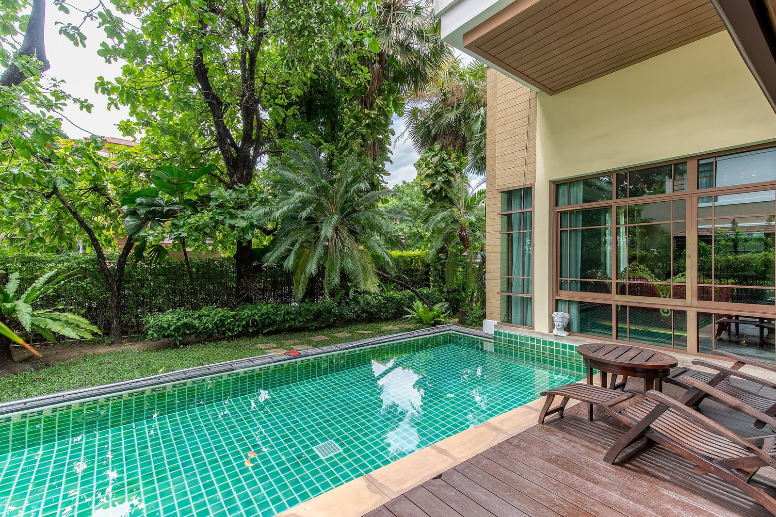 🟢 ให้เช่าบ้านเดี่ยวคฤหาสน์หรู Type A (Show House) 560 ตร.ม. 158 ตร.วา สระว่ายน้ำส่วนตัว ตำแหน่งแปลงมุม ถนนเมน 6 เลน | ทำเลใจกลางสุขุมวิท (ใกล้ BTS พระโขนง & เอกมัย) – รูปที่ 4
