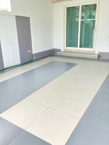 Chang Klan, Chiang Mai. Modern style townhome with 3 bedrooms and 2 bathrooms. Located near Central Chiang Mai Memorial Hospital (900 m). Fully furnished with appliances. 20 sq.wa land area, 155 sq.m usable area. 18,499 B-M. Located on Mahi – รูปที่ 2