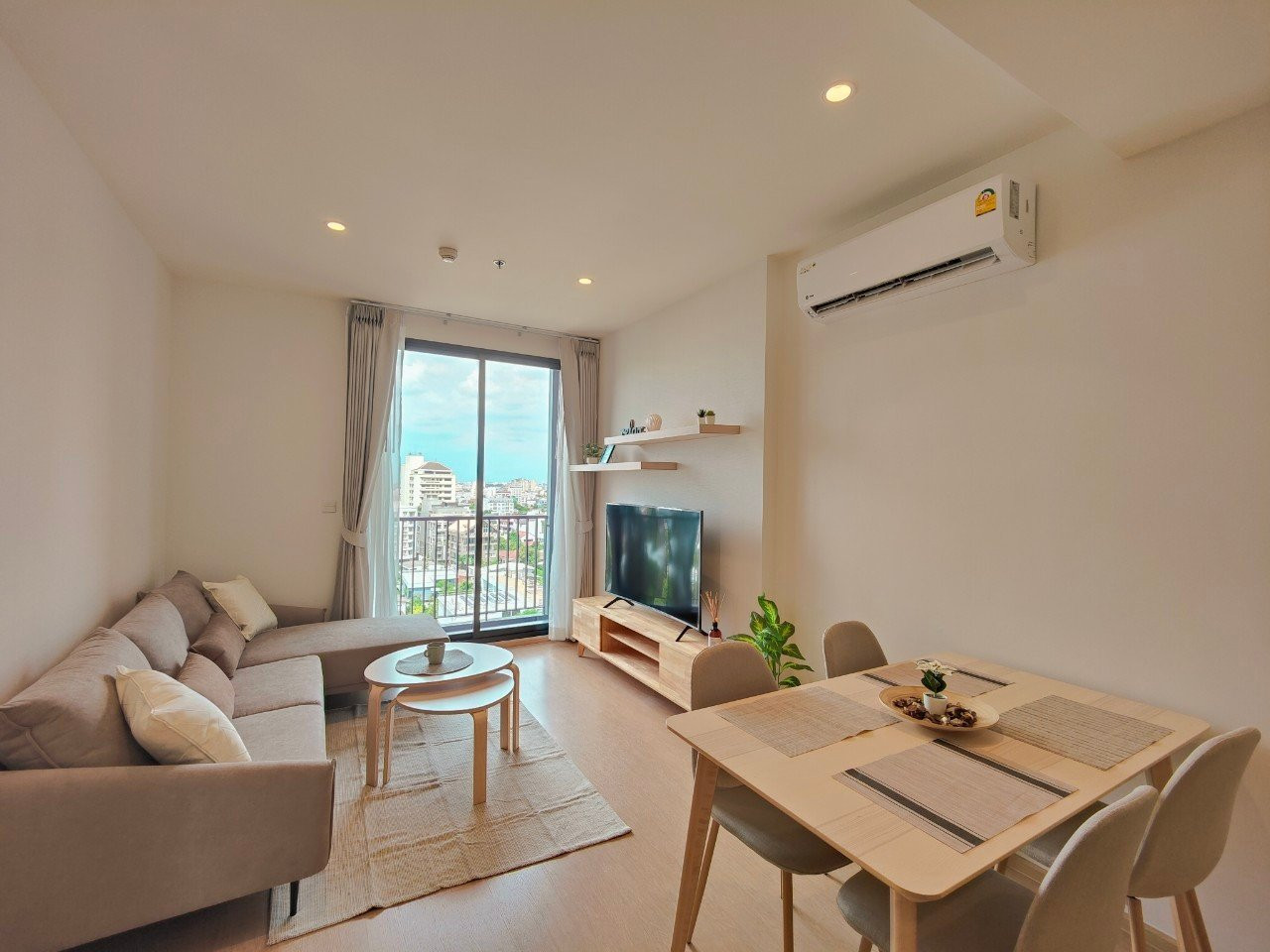 Cozy pet friendly 2 bedroom for rent at Maru Ekkamai Cozy pet friendly 2 bedroom for rent at Maru Ekkamai