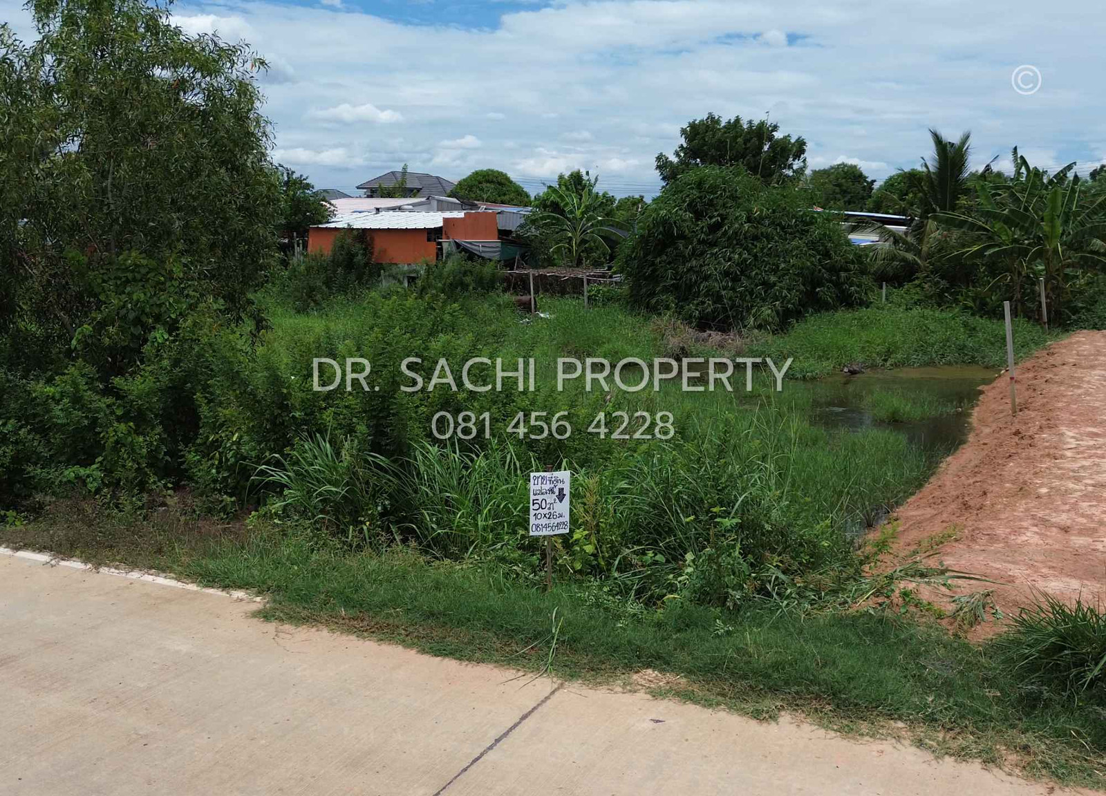 Land for sale, 50 sq m., Soi Khlong Sam 11/5, near Wat Phra Dhammakaya. Land for sale, 50 sq m., Soi Khlong Sam 11/5, near Wat Phra Dhammakaya.