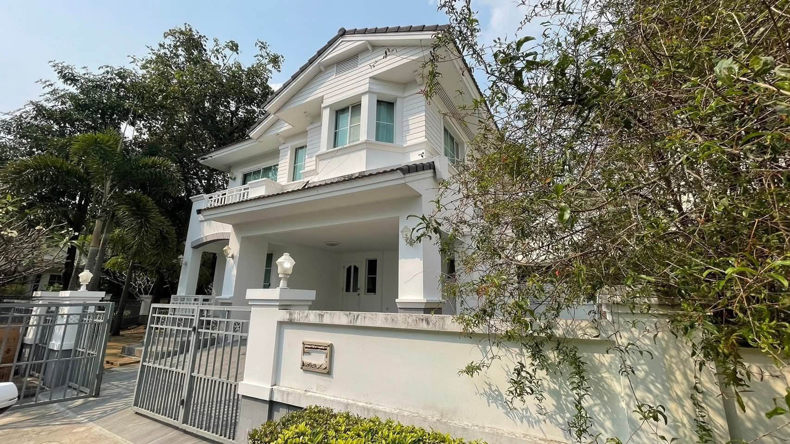 For rent, detached house, Manthana 1, On Nut–Wongwaen, Sukhapiban 2 | 79 sq m | 4 bedrooms | with furniture | near Suvarnabhumi