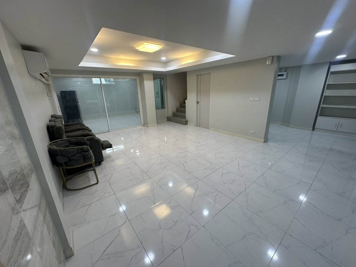 🏢 ให้เช่า โฮมออฟฟิศ 4 ชั้น สไตล์เรียบหรูโมเดิร์น 350 ตร.ม. ลาดพร้าว 80 - เหม่งจ๋าย จดทะเบียนบริษัทได้ พร้อมอยู่ทันที – รูปที่ 2