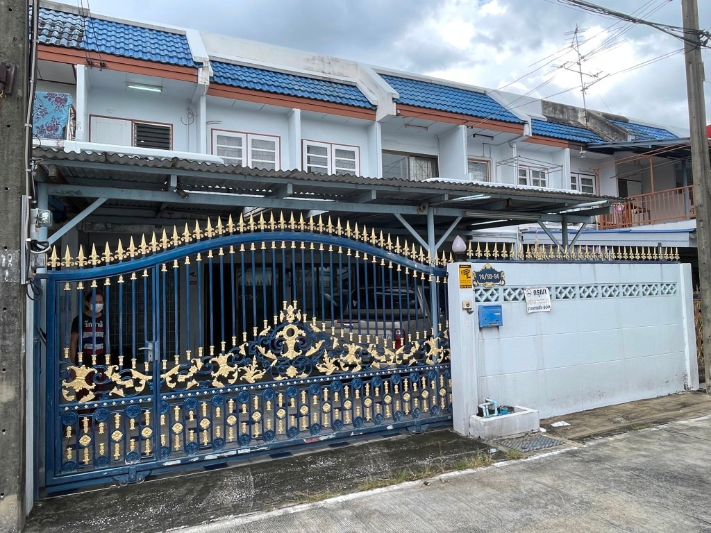 ขายทาวน์เฮ้าส์ในหมู่บ้านสวนทอง วิลเลจ 2 หลังทะลุกัน 36 ตรว. 2 ชั้น มีห้องนอน 4-5 ห้อง ขายทาวน์เฮ้าส์ในหมู่บ้านสวนทอง วิลเลจ 2 หลังทะลุกัน 36 ตรว. 2 ชั้น มีห้องนอน 4-5 ห้อง