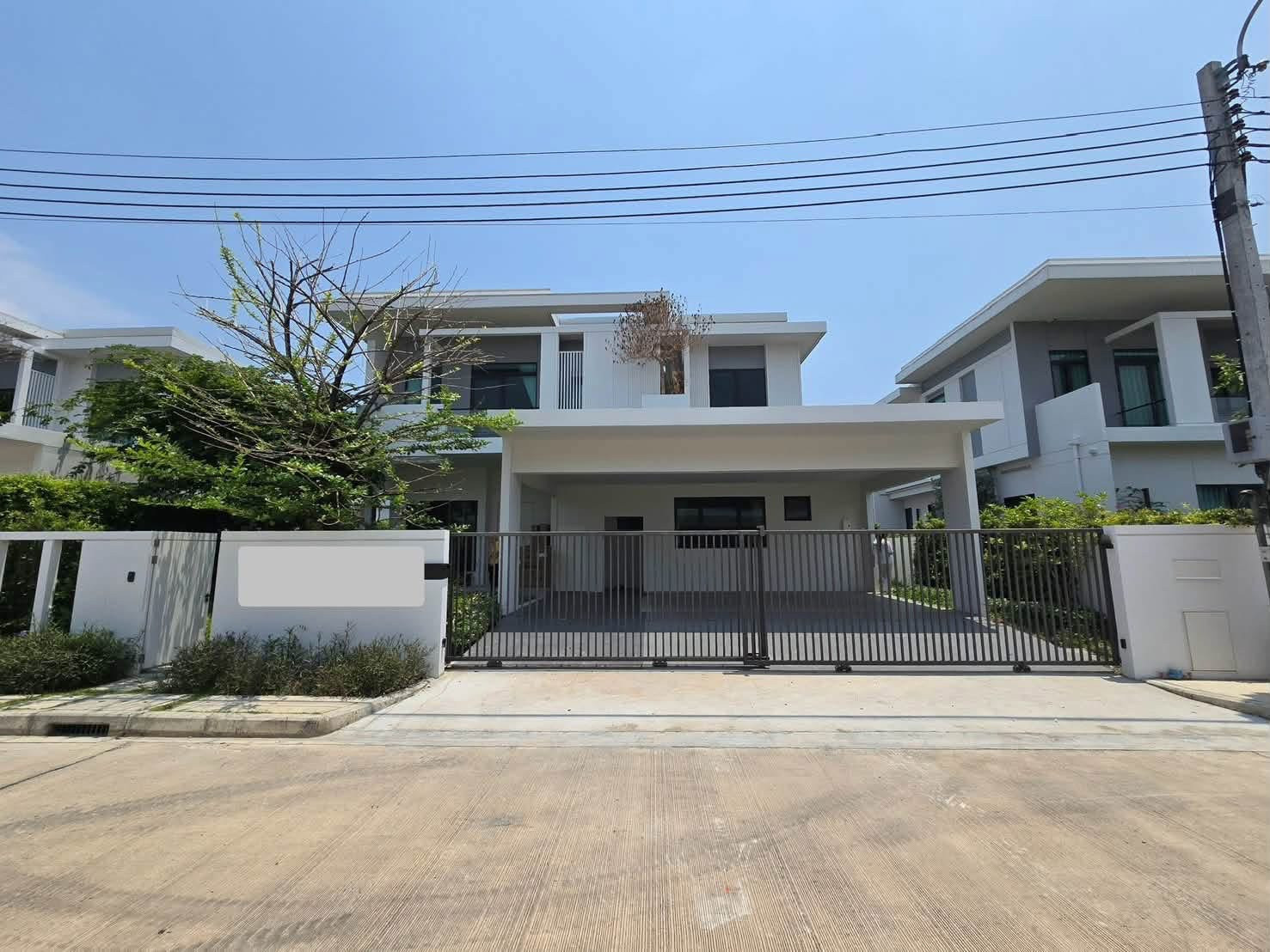 Luxury house for rent, Manthana Bangna KM 15, newly decorated house. Ready to move in Luxury house for rent, Manthana Bangna KM 15, newly decorated house. Ready to move in