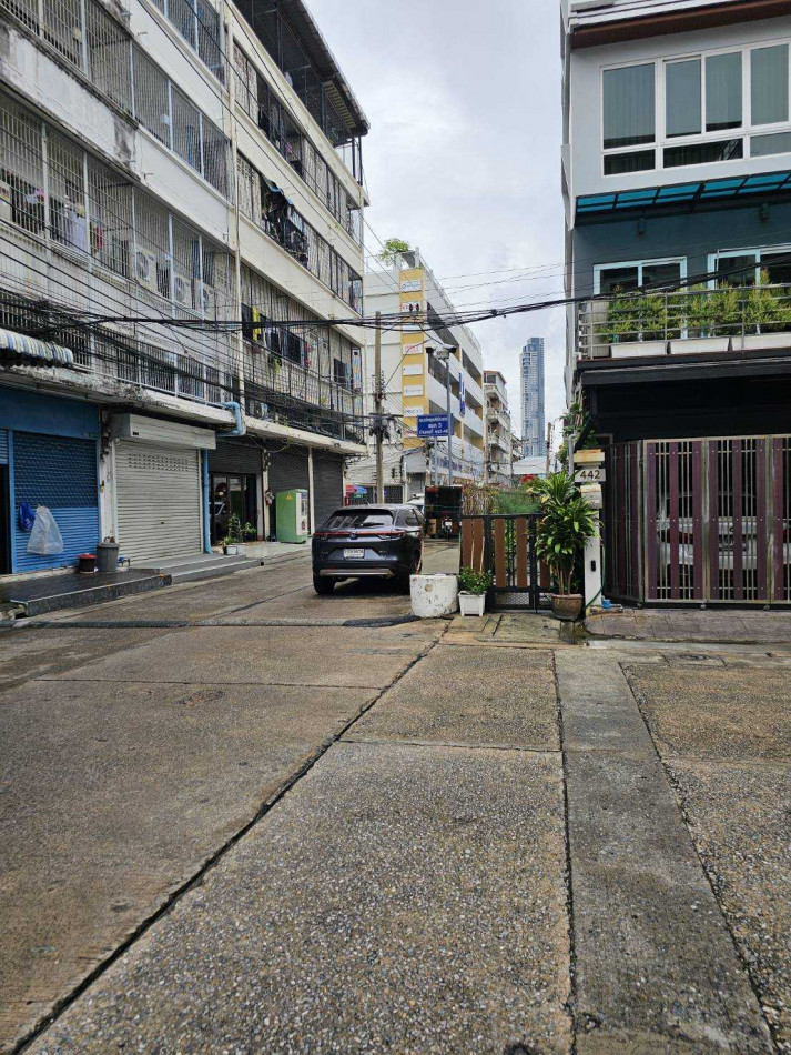 ขาย อาคารพาณิชย์ ถนนจันทน์ 32 หมู่บ้านเซนต์หลุยเซนเตอร์ 4 ชั้นครึ่ง  240 ตรม 15 ตรว – รูปที่ 3