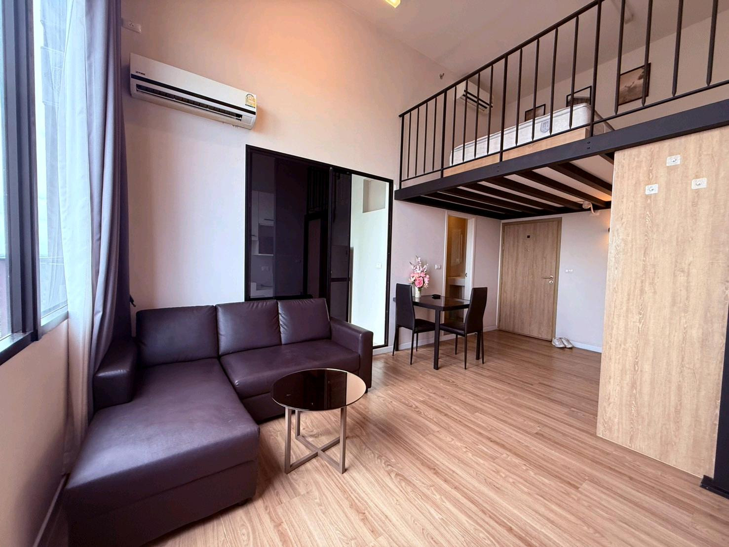 🔥For rent Blossom condo@fashion Altitude🏢 Duplex 2 floors ✨️ near Fashion Island With furniture and electrical appliances ready to move in ✅️ only 12,000/month ‼️🔥