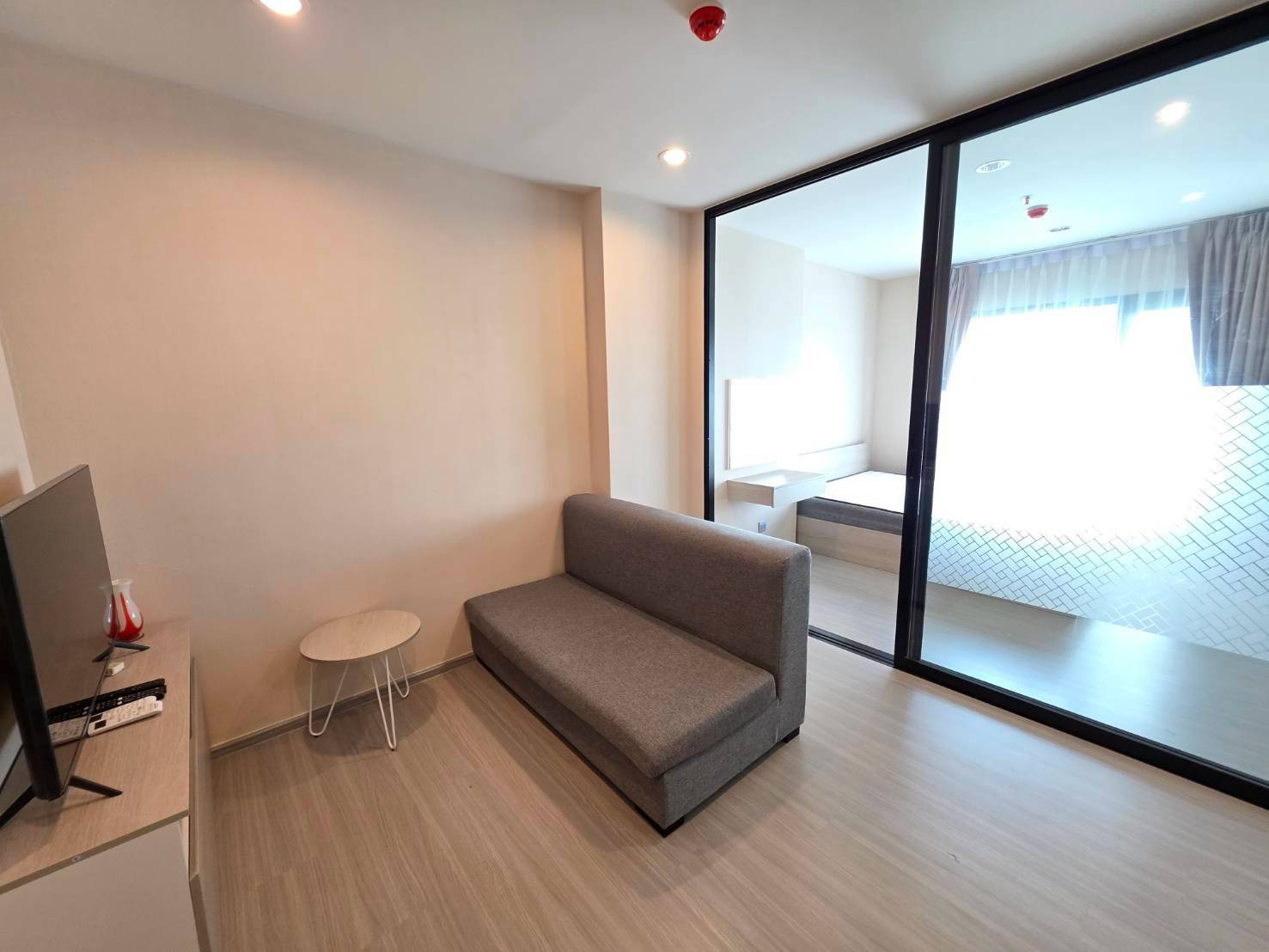 PFD-08965 Condo for rent Aspire Erawan Prime, good location next to BTS Chang Erawan. PFD-08965 Condo for rent Aspire Erawan Prime, good location next to BTS Chang Erawan.