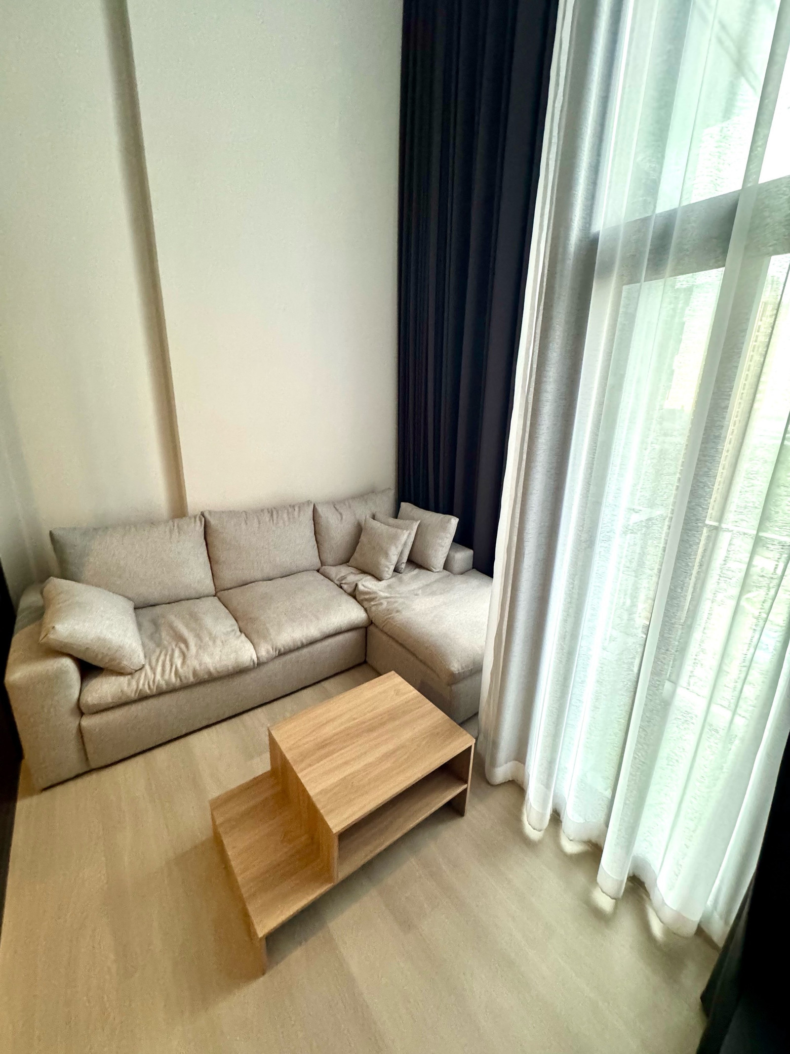 ห้อง Duplex เพดานสูง full furnished พร้อมอยู่! ห้อง Duplex เพดานสูง full furnished พร้อมอยู่!