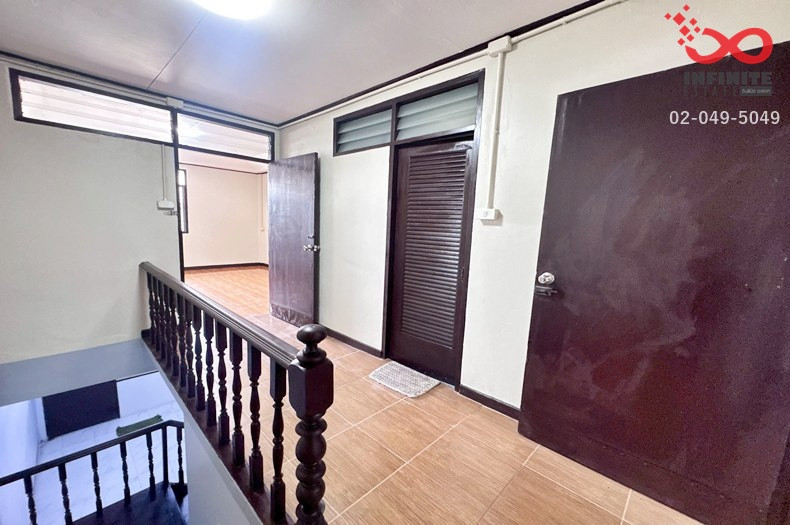 ขายทาวน์เฮาส์ 2 ชั้น 29 ตร.ว. ซอยนวมินทร์ 111 รีโนเวทใหม่ พร้อมอยู่ ค้าขายได้ – รูปที่ 4