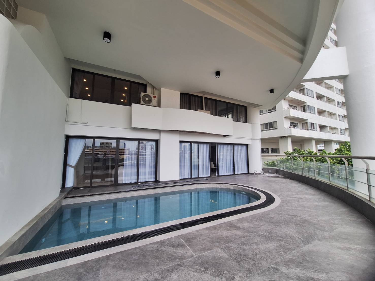 Rent Le Raffine Sukhumvit 24 (เลอ รัฟฟิเน่ สุขุมวิท 24)  BTS Phrom Phong, 4 Bedroom Duplex