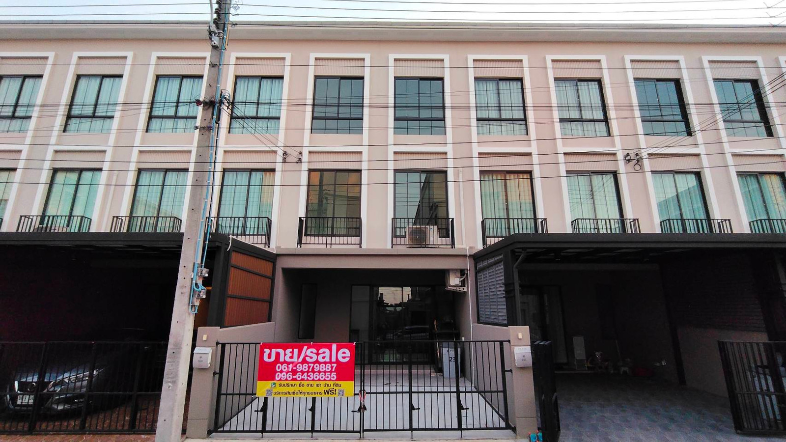 🏡 Sell/rent luxury townhome Kanlapapruek location, near Sathorn, PATIO project Kanlapaphruek-Sathorn, very new house, never lived in, good location, convenient travel into the city, suitable for both living / home office. 🏡 Sell/rent luxury townhome Kanlapapruek location, near Sathorn, PATIO project Kanlapaphruek-Sathorn, very new house, never lived in, good location, convenient travel into the city, suitable for both living / home office.