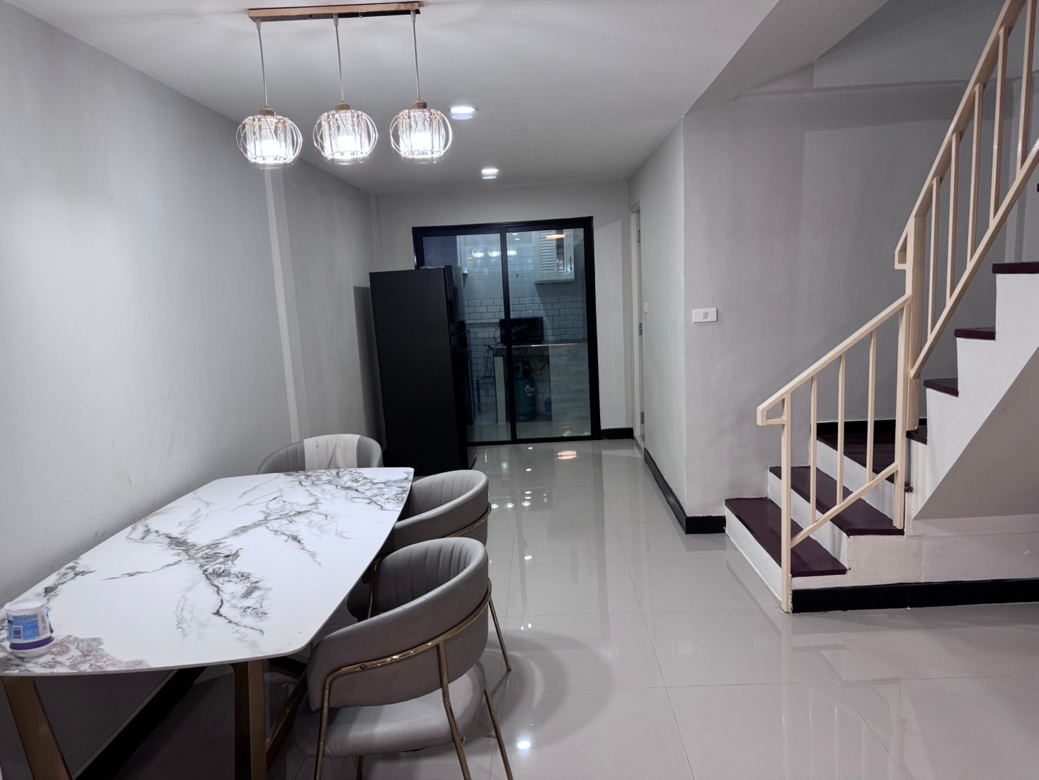 ให้เช่าทาวน์โฮม 2 ชั้น รีโนเวทใหม่พร้อมเข้าอยู่ ถนนประชาราษบำเพ็ญ แอร์เฟอร์นิเจอร์ครบ มี3ห้องนอน 2ห้องน้ำ ราคาเช่า29,000บาท – รูปที่ 4