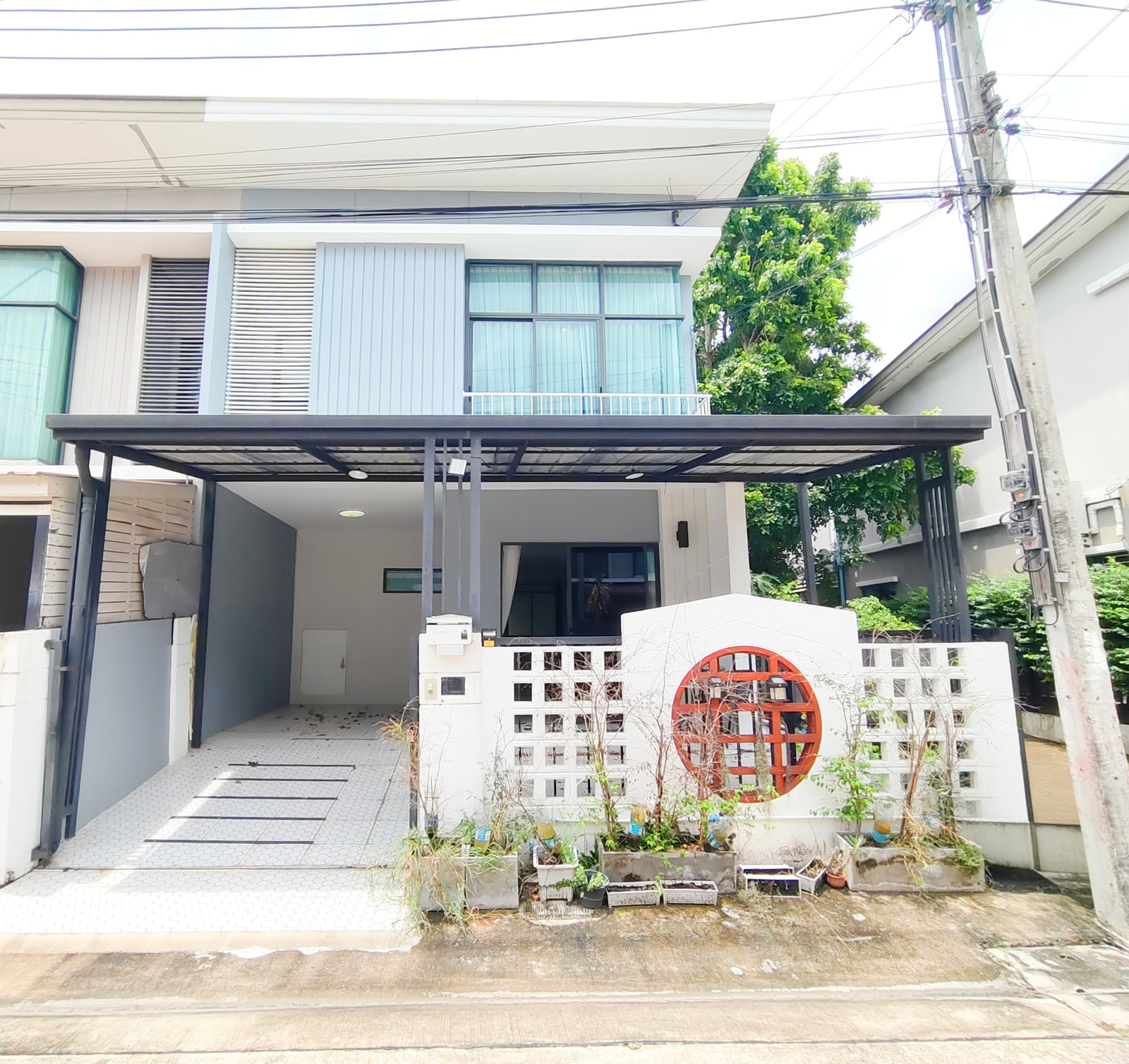 2-story townhome next to Sai Mai Road, beautifully decorated, corner house, Pruksa Ville 64 Village, area 21.9 sq m., 3 bedrooms, 2 bathrooms, addition of parking roof and room at the back. Very ready 2-story townhome next to Sai Mai Road, beautifully decorated, corner house, Pruksa Ville 64 Village, area 21.9 sq m., 3 bedrooms, 2 bathrooms, addition of parking roof and room at the back. Very ready