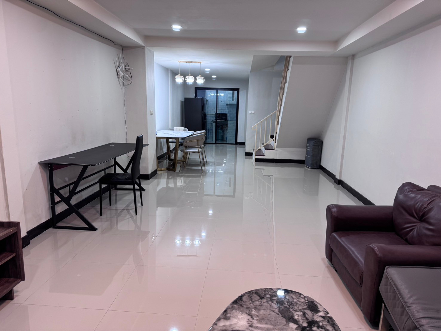 ให้เช่าทาวน์โฮม 2 ชั้น รีโนเวทใหม่พร้อมเข้าอยู่ ถนนประชาราษบำเพ็ญ แอร์เฟอร์นิเจอร์ครบ มี3ห้องนอน 2ห้องน้ำ ราคาเช่า29,000บาท – รูปที่ 2