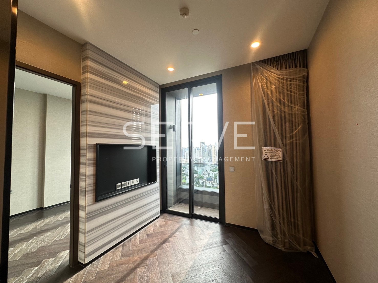 🔥35K🔥- 1 Bed with Bathtub High Fl. 30+ Good Location Next to BTS Thong lo 20 m. at The ESSE Sukhumvit 36 Condo / For Rent