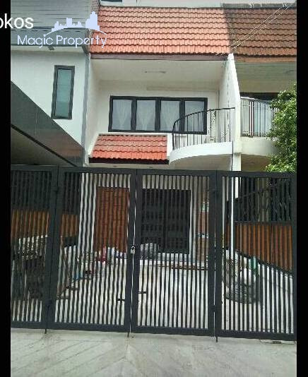 ให้เช่า ทาวน์เฮาส์ 2 ห้องนอน ใน ซอยสุขุมวิท 16 แขวงคลองเตย เขตคลองเตย กรุงเทพมหานคร