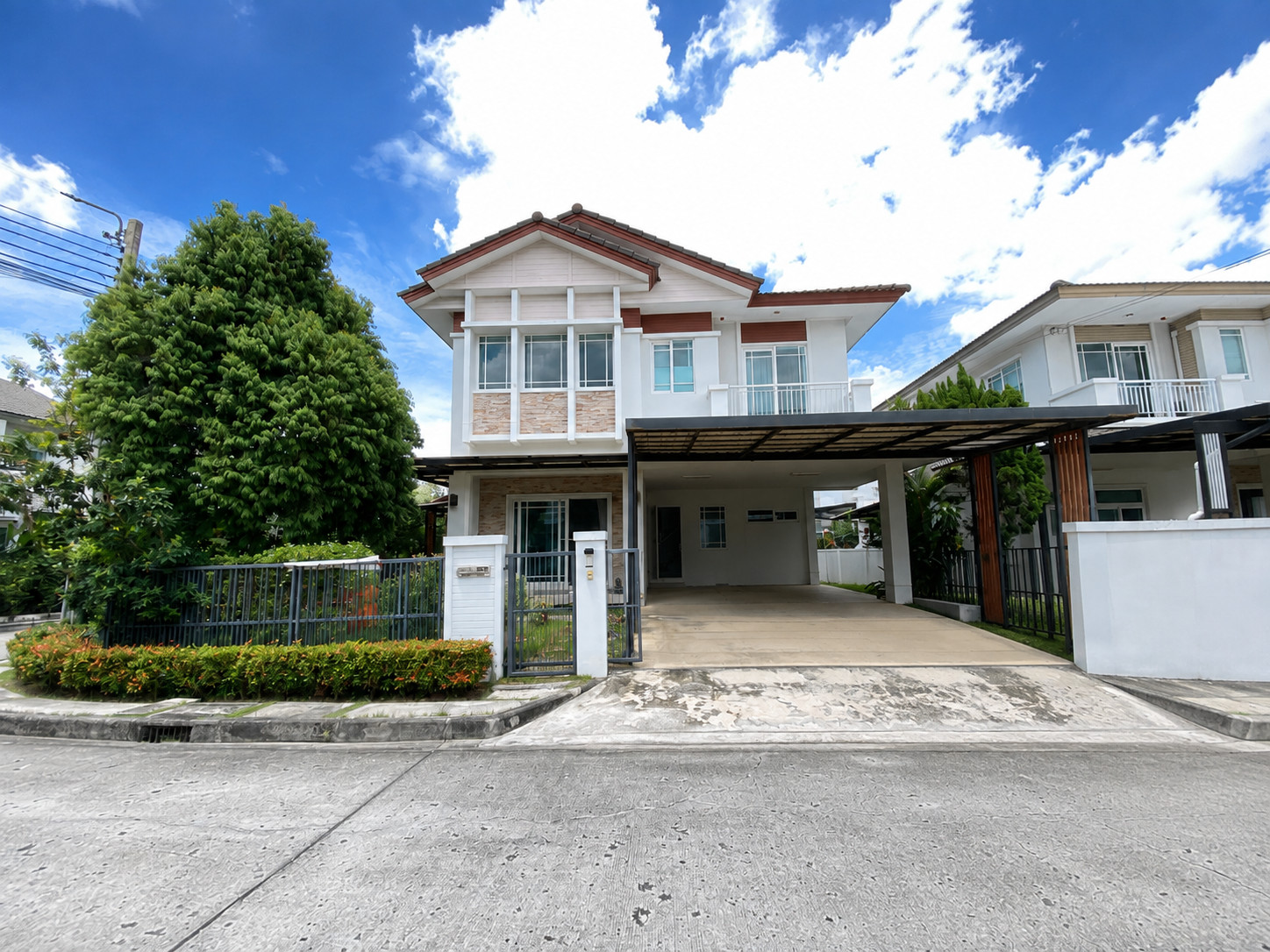 Detached House for Sale | Mantana Ramintra – Wongwaen Corner House 