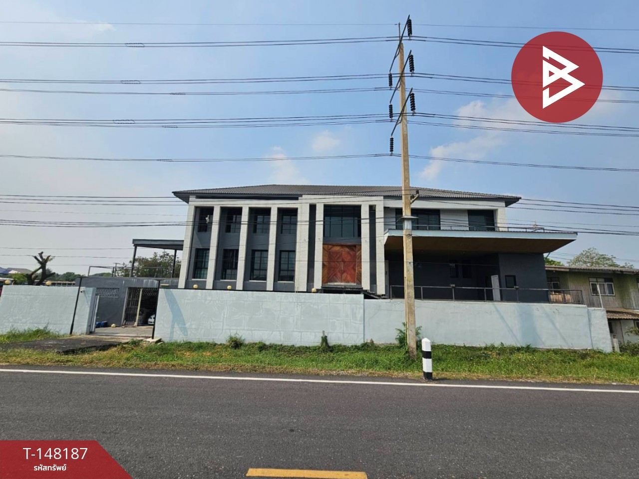 3-story commercial building for sale, area 140 sq m, Ban Klang Subdistrict, Pathum Thani, good location.