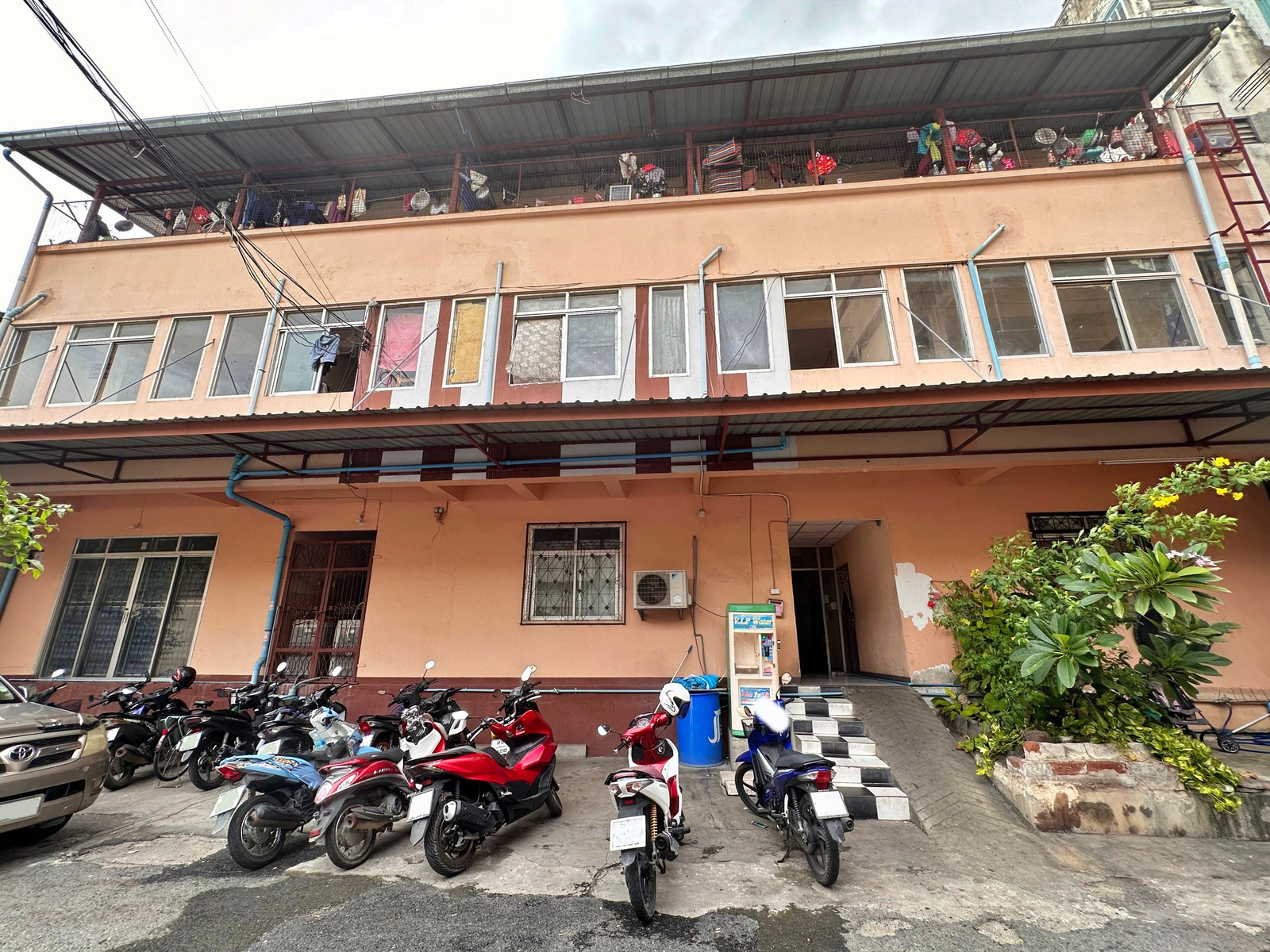 Urgent sale, need money Theparak Dormitory Always full of tenants, 8.5% return, good location, Samut Prakan.