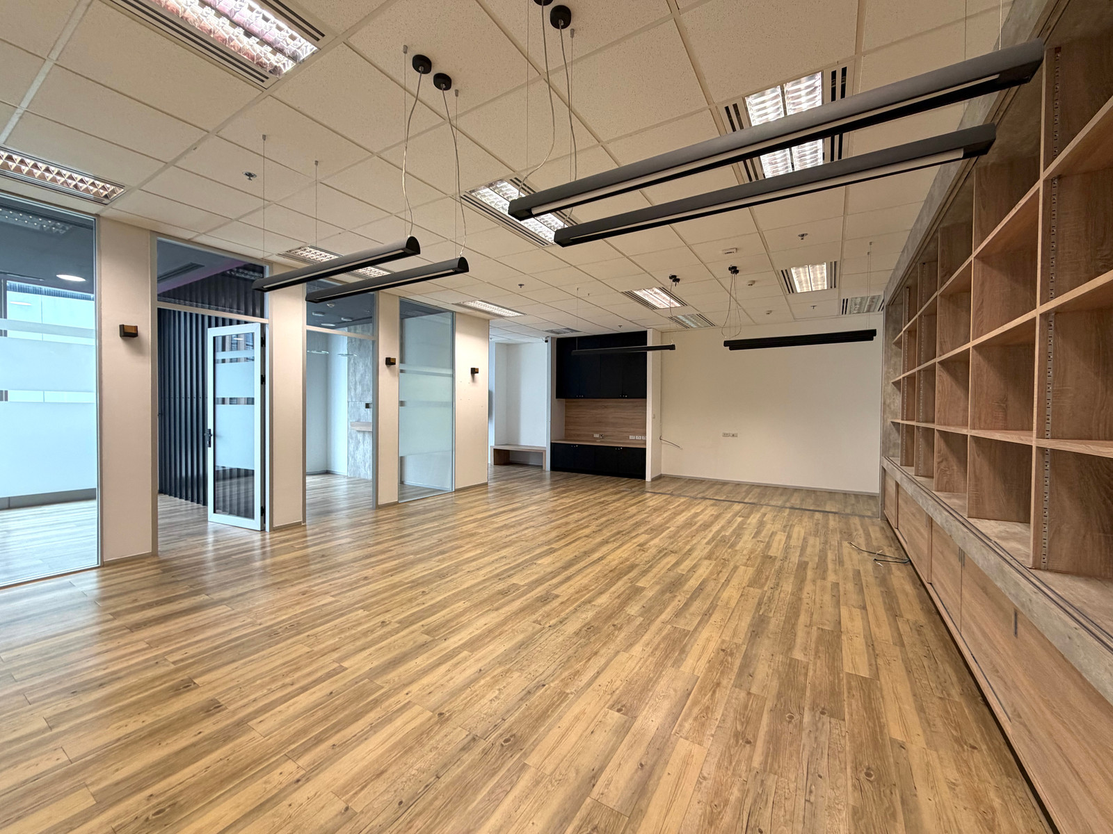 Office มีทางเชื่อมจาก BTS พร้อมพงษ์, แต่งสวยพร้อมใช้งาน Office มีทางเชื่อมจาก BTS พร้อมพงษ์, แต่งสวยพร้อมใช้งาน