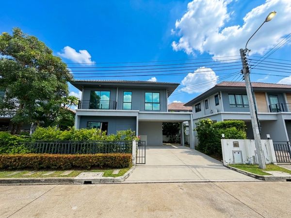 2-storey detached house for sale, good condition, ready to move in, close to Sarasas Witaed Suksa School, just 5 minutes 📍 PAVE Prachauthit 90 by SC Asset project (new phase, the house is not very old, the structure is good, the area around the house has 