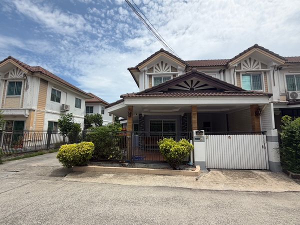 2-story townhouse for sale, corner house, Pruksa Ville 24 Village, convenient travel, close to the Yellow Line, only 800 meters.
