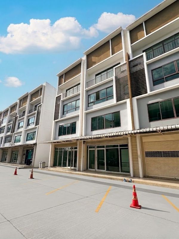 Home Office for rent, 4 floors, SILK Suksawat, next to the main road, near MRT Rat Burana, suitable for opening a clinic and office.