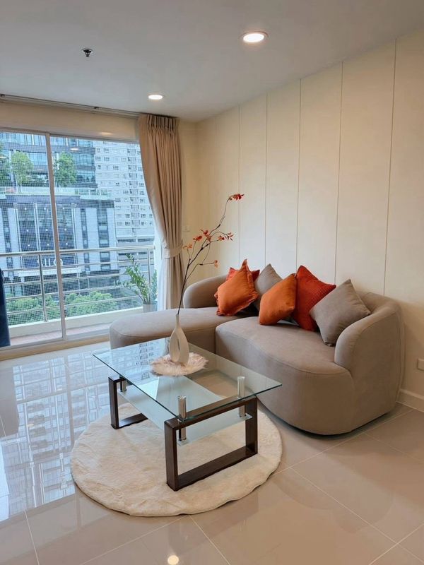🏙️ Serene Place Sukumvit 24 | Condo near Emporium, city view, convenient travel ✨