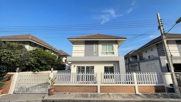 Single house for rent, newly renovated, ready to move in! 4 bedrooms | Fully furnished | Welcome foreigners 📍 Sinthawee Thian Thale Village 2 | Soi Thian Thale 20, Bang Khun Thian - Seaside location, near Rama 2.
