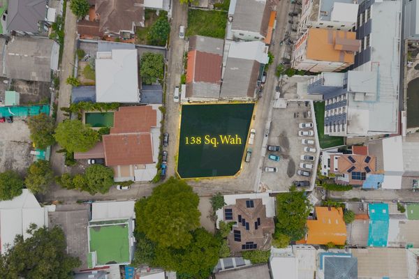 Large 138 sq. wah corner plot—suitable for an office 🏡 Detached house (On Nut 17 - Phatthanakan 20) / 138 sq. wah (For Sale) FAS052