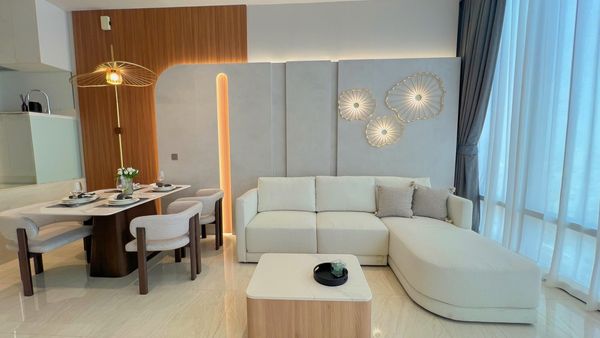 ด่วน Ashton silom 2bed ห้องสุดท้าย 74.97sq.m. ชั้นกลางๆ พร้อมตกแต่งครบ ฟรีค่าใช้จ่าย ณ วันโอน เพียง 16.9mb. Tel. 0957615782