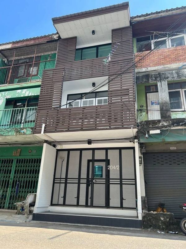 For rent: Urgent Home Office/ Townhome Soi Sukhumvit 95, near BTS Bang Chak, only 400 meters.