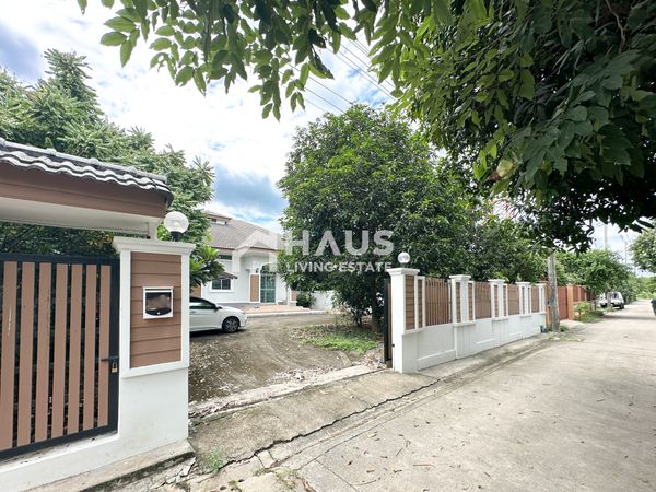 🔥 Large detached house! There is a bedroom on the ground floor. Near the expressway and electric train 🔥 House with land for sale, Soi R.P.Ch. 🔥 House with land, Soi R.P.Ch. / 3 bedrooms #HDMK089