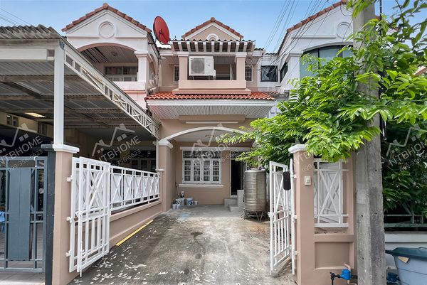 2 and a half storey townhome, Nanthana Garden Rangsit, Pathum Thani, good condition, ready to move in. Near the Red Line - Rangsit Station.