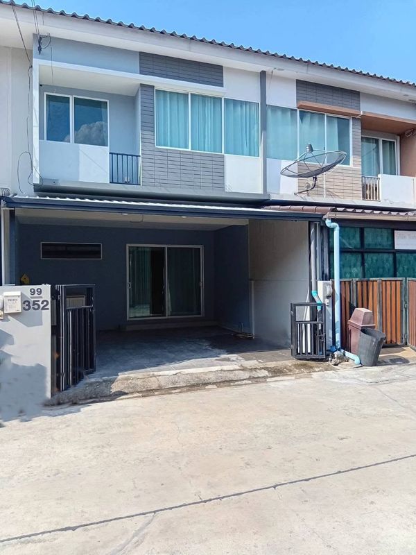 ขายบ้านทาวน์โฮม 2 ชั้น หมู่บ้านเดอะทรัสต์ ทาวน์ วงแหวน - ลําลูกกา 