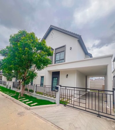 🏡 Centro Bangna Phase 2 | 800 m. to Mega Bangna | Spacious 4-Bedroom Home