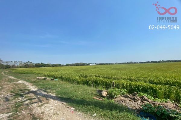 Land for sale 29 rai 65 sq m, Nimitmai - Pracha Ruamjai Road, Soi Wat Sukjai 14, Khlong Sam Wa, next to the road on 2 sides.