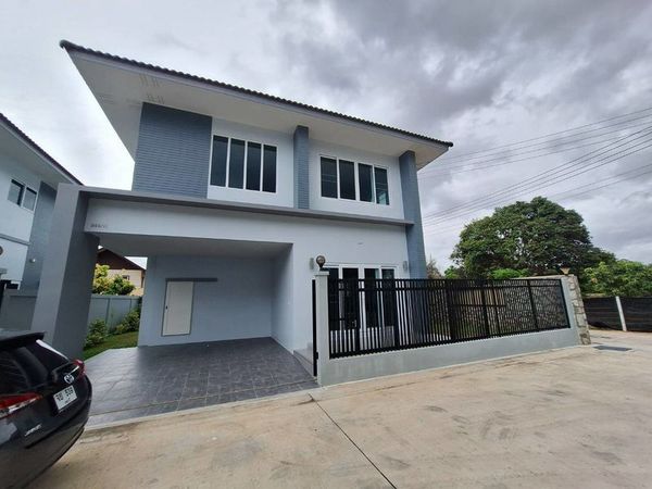 New houses for sale in Sriracha, Soi Bo Kok. 2-story detached houses, 3 bedrooms, mountain view. Only 5 units left.