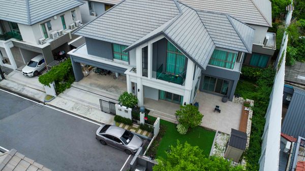 Luxury corner house in a private zone, selling at a 9 million Baht loss! Bangkok Boulevard Signature Ladprao-Serithai