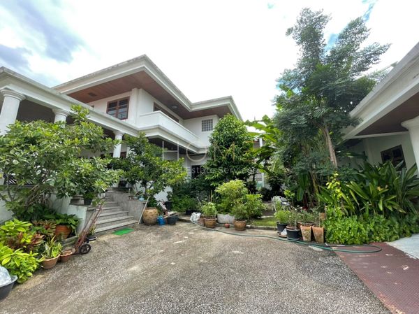 หมู่บ้านวรบูลย์ อ่อนนุช 44 / 8 ห้องนอน (ขาย), Worabul Village Onnut 44 / 8 Bedrooms (FOR SALE) FAS045