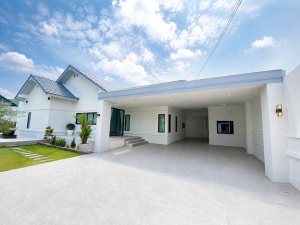 Luxurious 2-storey pool villa for sale with private swimming pool. Paradise Hill 2 Khao Noi - Noen Plap Wan, Pattaya, fully furnished. Soi Bunsamphan 9, Chonburi