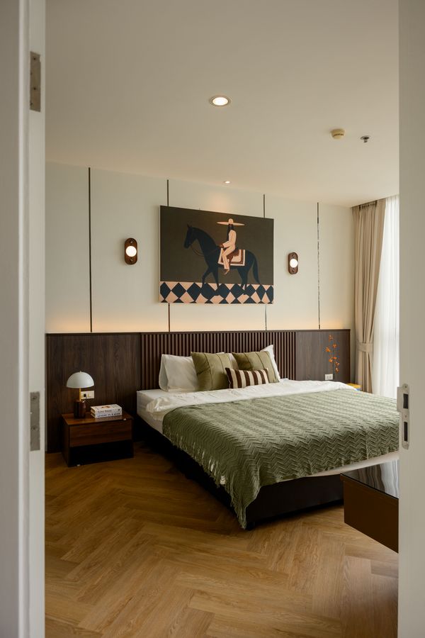 For sale by owner: Newly renovated condo next to Ekkamai Road, Mid-Century Modern Style.