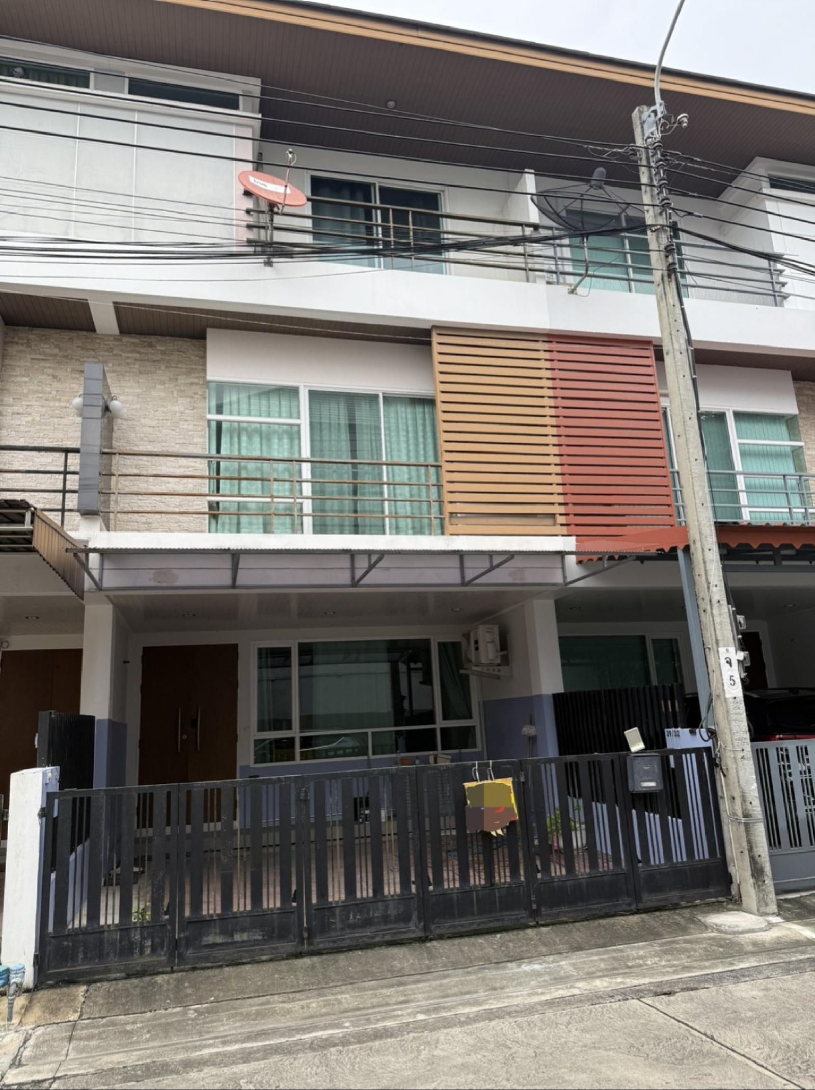 ขายทาวน์เฮ้าส์/ทาวน์โฮม  พรีเมี่ยม เพลส นวมินทร์ – ลาดพร้าว 101 ชั้นสูง หน้ากว้าง MRT-ลาดพร้าว 101 (สายสีเหลือง) คลองกุ่ม เขต บึงกุ่ม กรุงเทพ CX-169668
