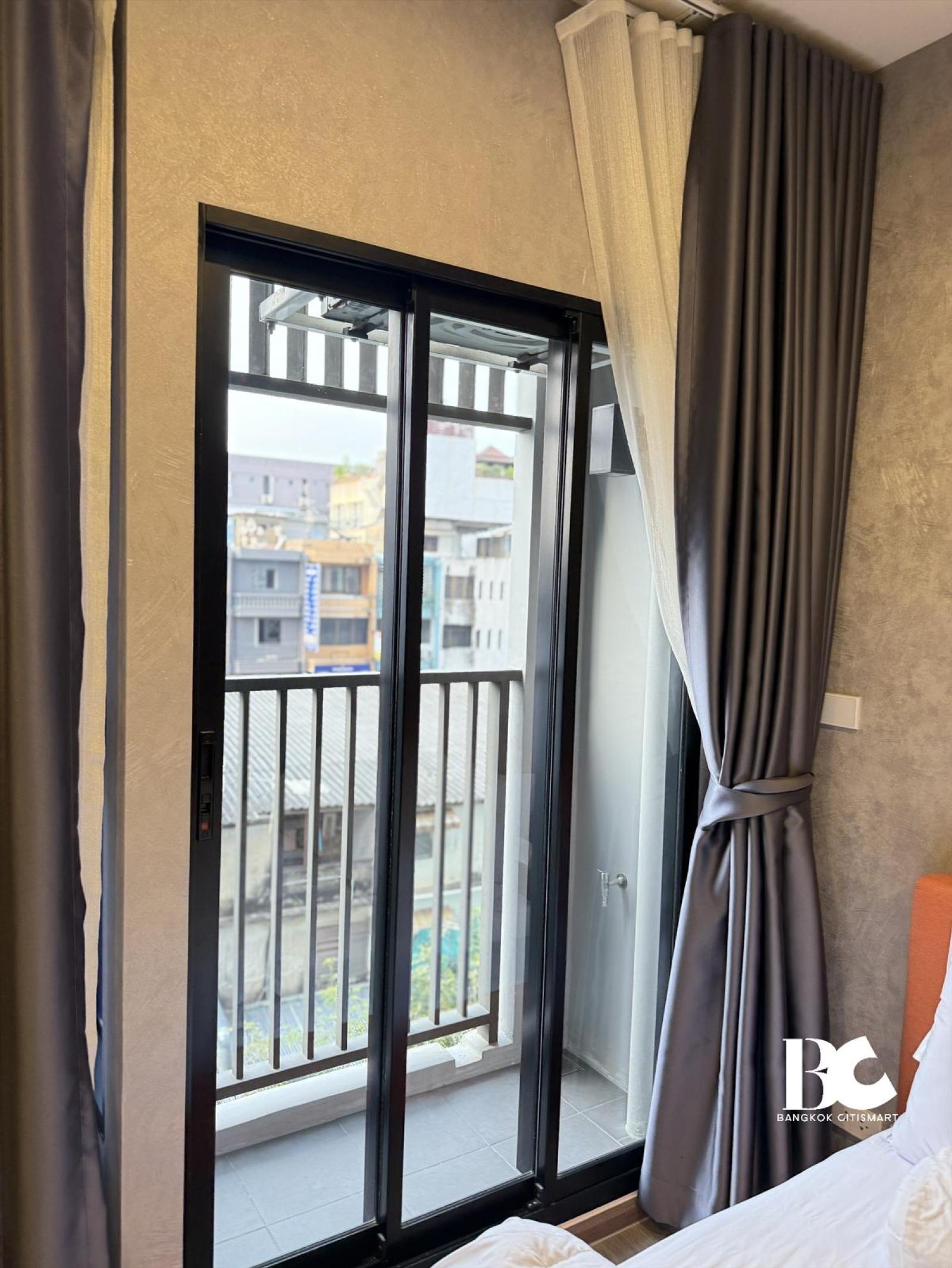 Studio 26.17 ตร.ม. ตึกใหม่ 341 ยูนิต 200 ม. ถึง MRT ห้วยขวาง | SOHO Bangkok Ratchada | 4.94 ล้านบาท Studio 26.17 ตร.ม. ตึกใหม่ 341 ยูนิต 200 ม. ถึง MRT ห้วยขวาง | SOHO Bangkok Ratchada | 4.94 ล้านบาท
