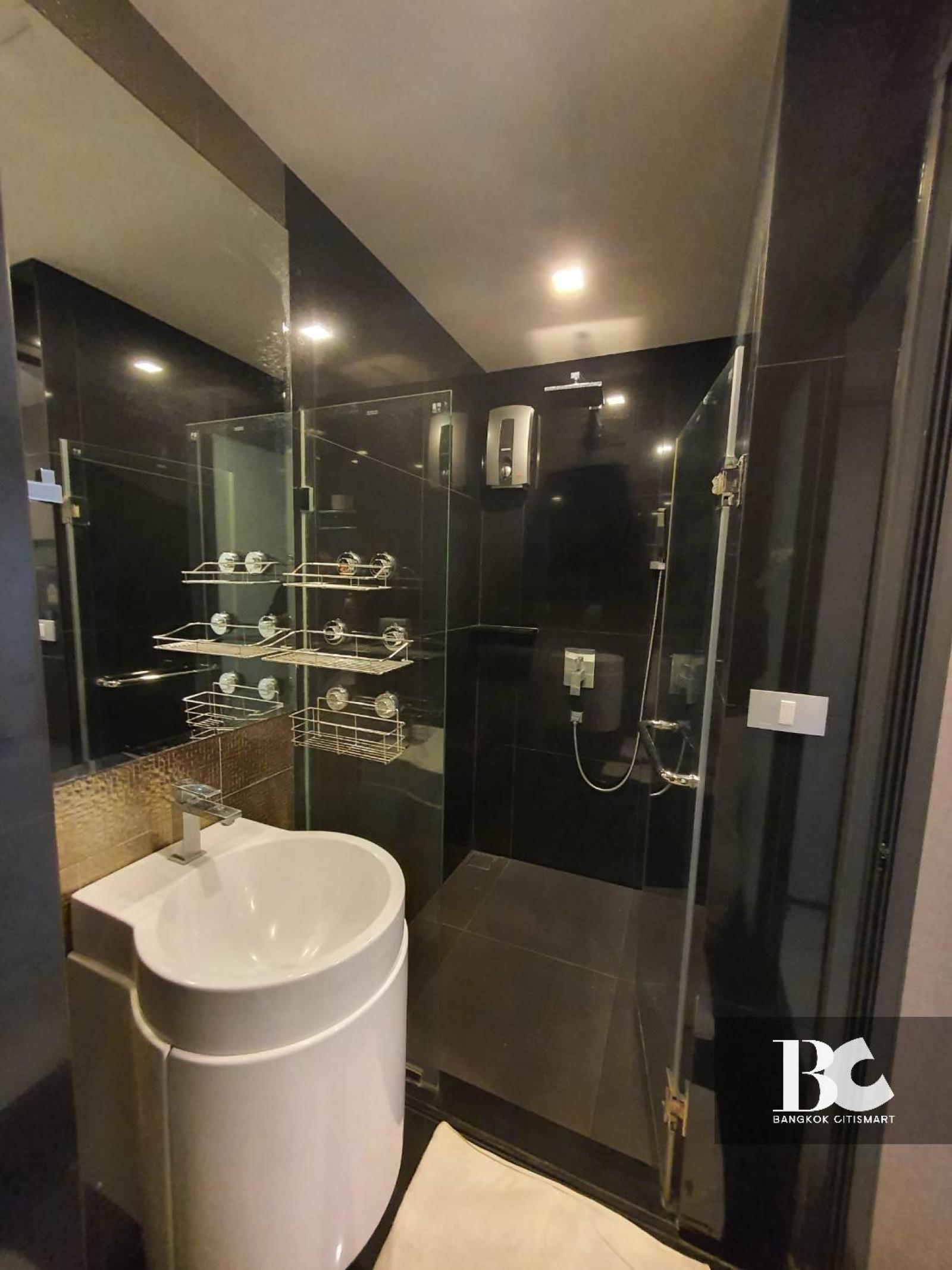 Studio 24 ตร.ม. ต่ำกว่า 4 ล้าน ราคาต่ำที่คัดมา ใกล้ BTS ทองหล่อ | RHYTHM Sukhumvit 36-38 | 3.99 ล้านบาท – รูปที่ 3