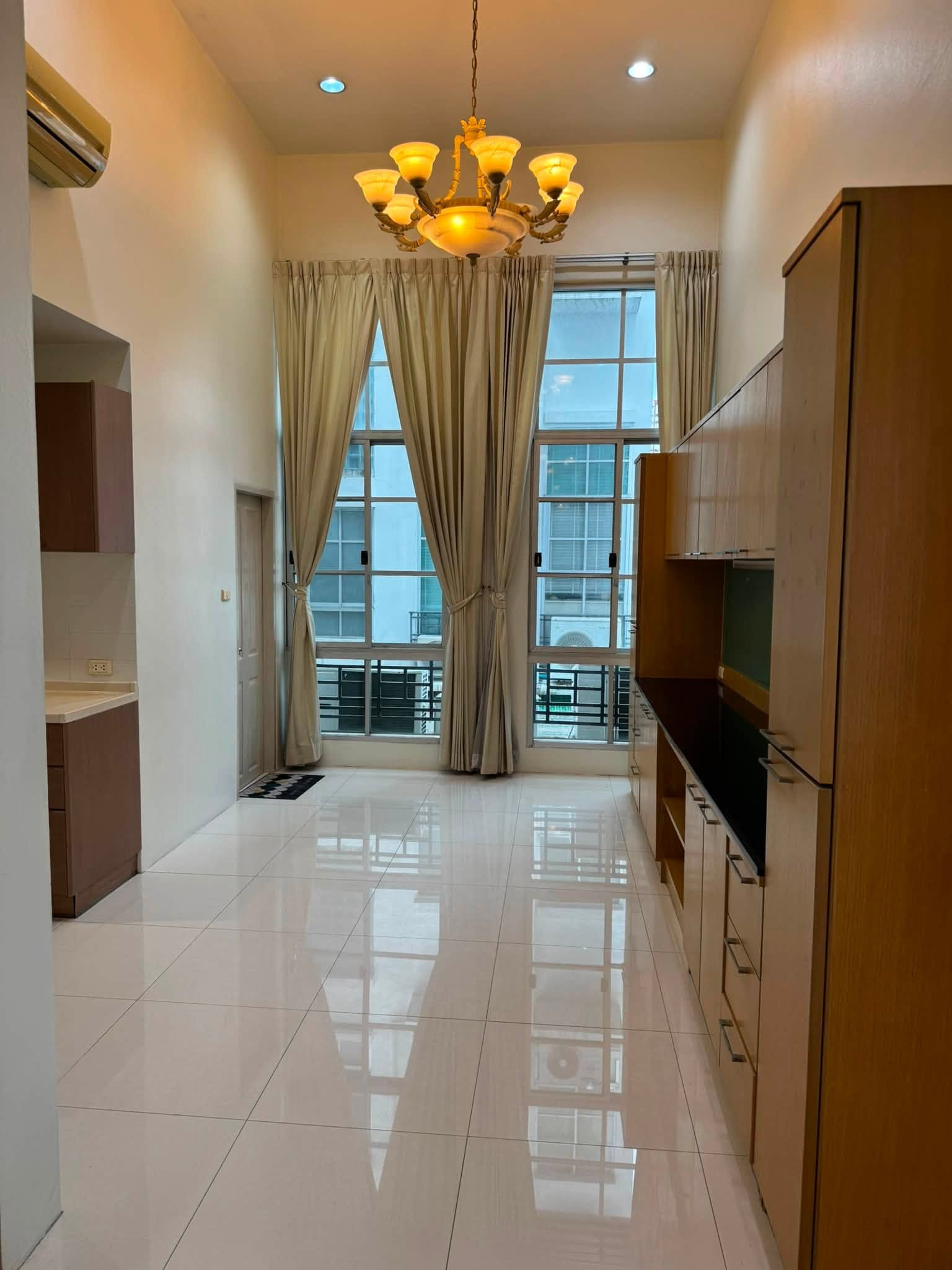 ทาวน์โฮมให้เช่า Baan Klang Krung Sathon-Narathiwas ใกล้ Sathorn - 4 ห้องนอน – รูปที่ 2