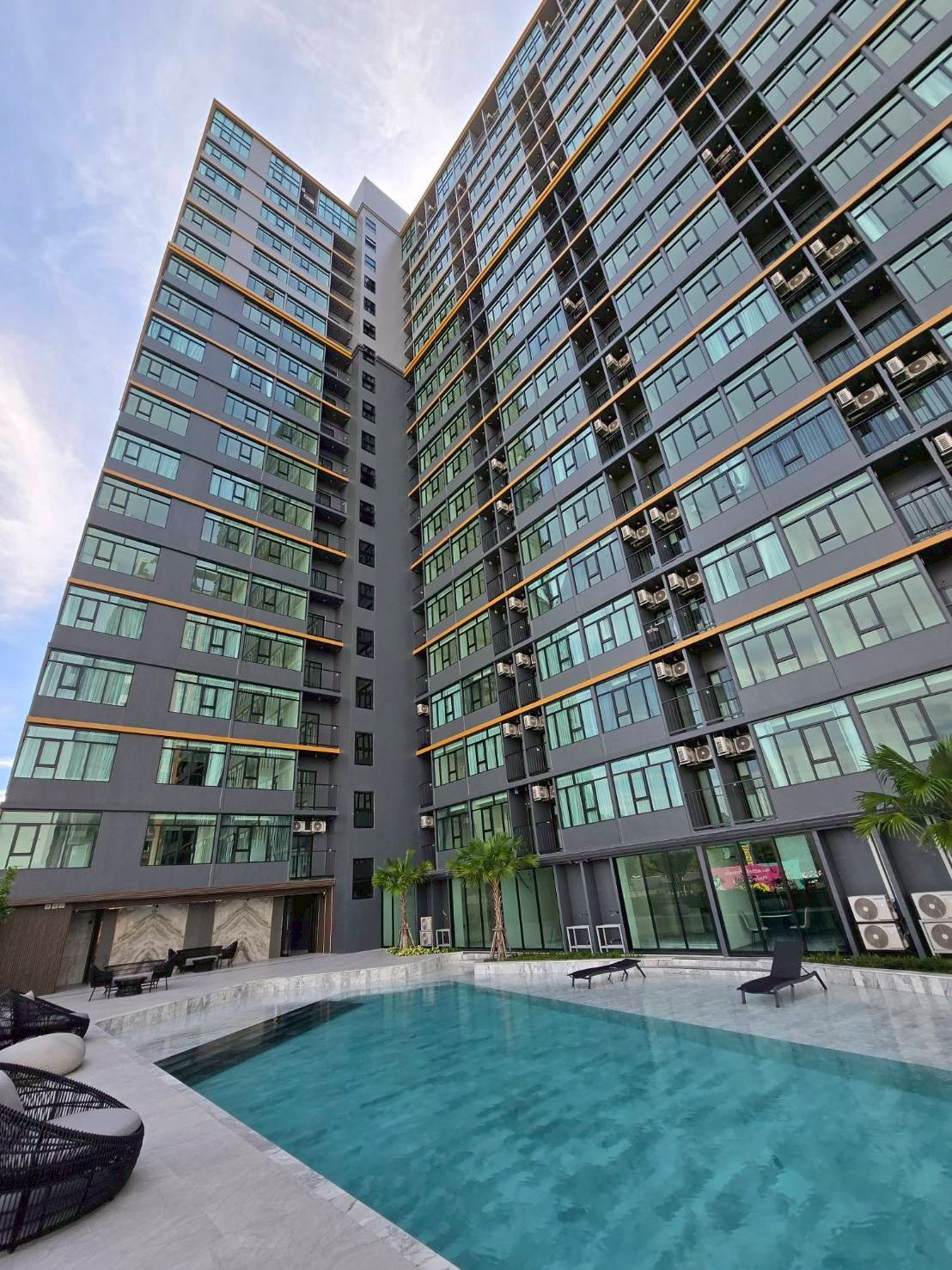 the strand indeed condo sriracha เริ่ม 1.29 ลบ.* ทำเลศักยภาพใจกลางศรีราชา เดินทางไปทำงานสะดวก ใกล้แหล่งงานและสิ่งอำนวยความสะดวก ทัก line: @whitesand